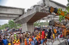 वाराणसी पुल हादसाः दुर्भाग्य मोदी जी, योगी जी! मलबे में सिर्फ लाशें नहीं आपको लेकर उम्मीदें भी दफन हुईं