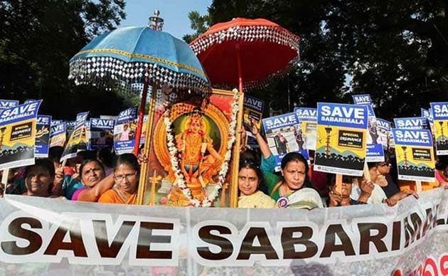 सबरीमाला मंदिर इलाके में तनाव, महिलाओं को हटाया, मीडिया पर हमला